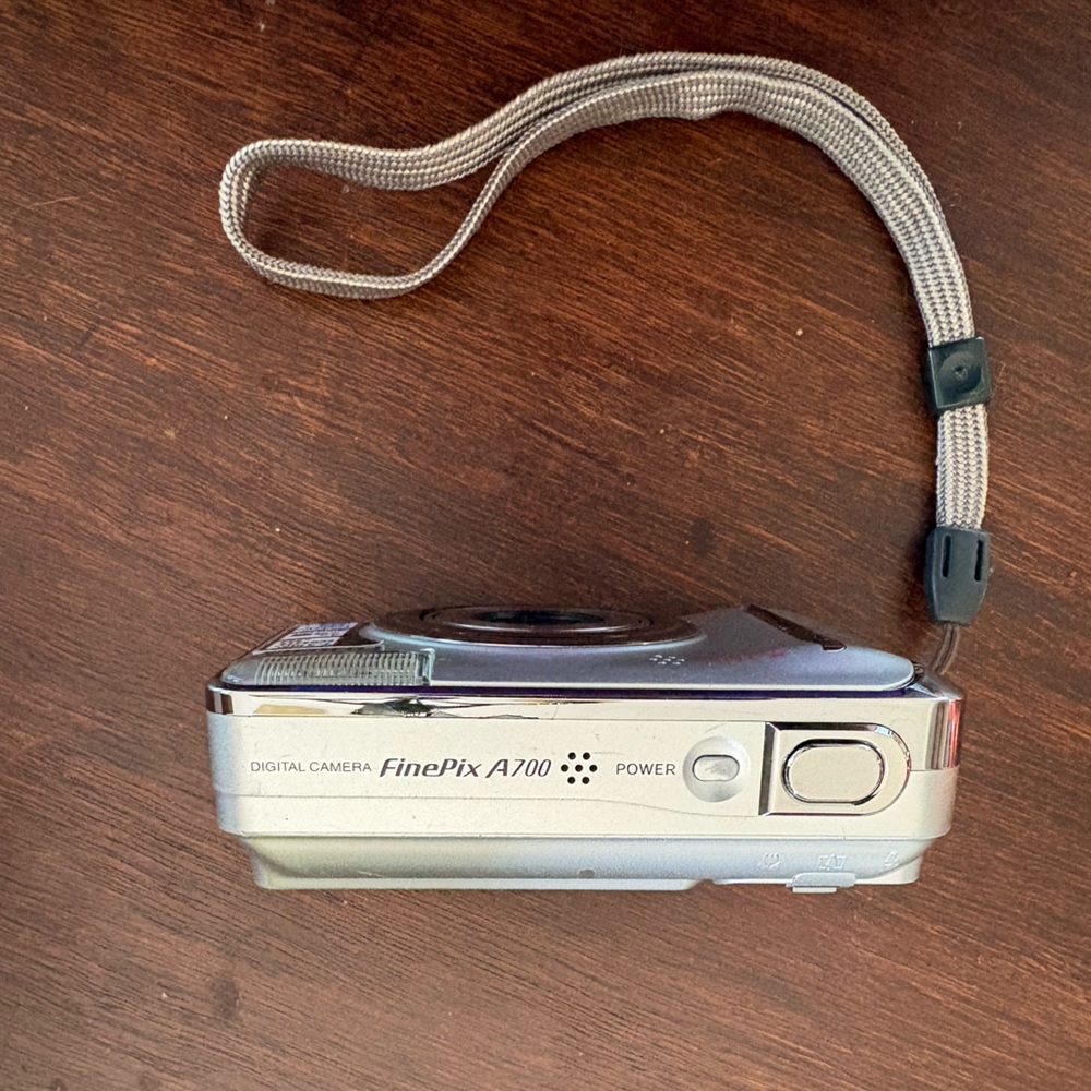 Fujifilm Finepix A700 Series 7.3MP Silver Compact Digital Camera w/ Wrist Strap - Picture 2 of 11
